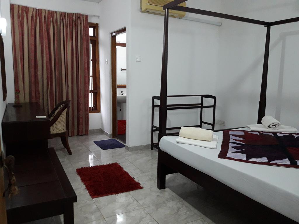 Hotel Sea Front Hikkaduwa Exterior foto