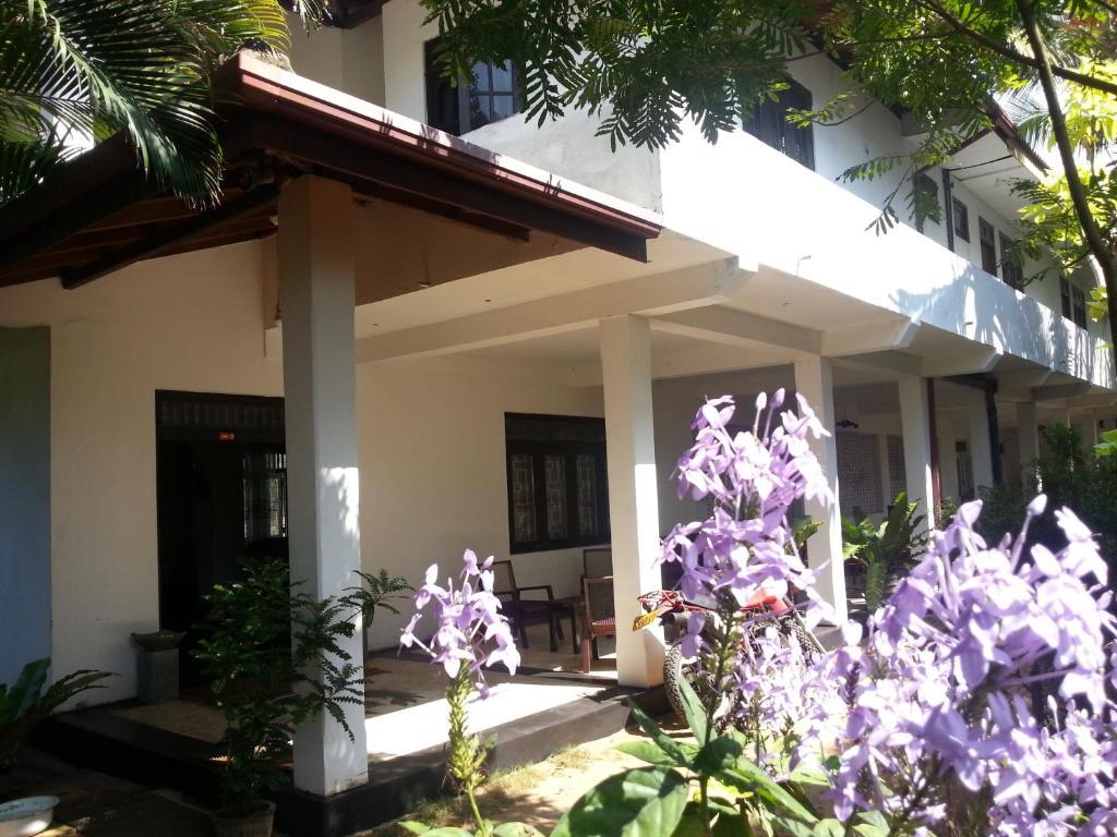 Hotel Sea Front Hikkaduwa Exterior foto