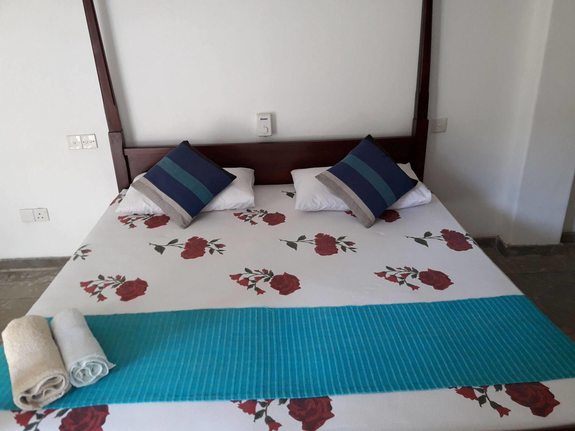 Hotel Sea Front Hikkaduwa Exterior foto