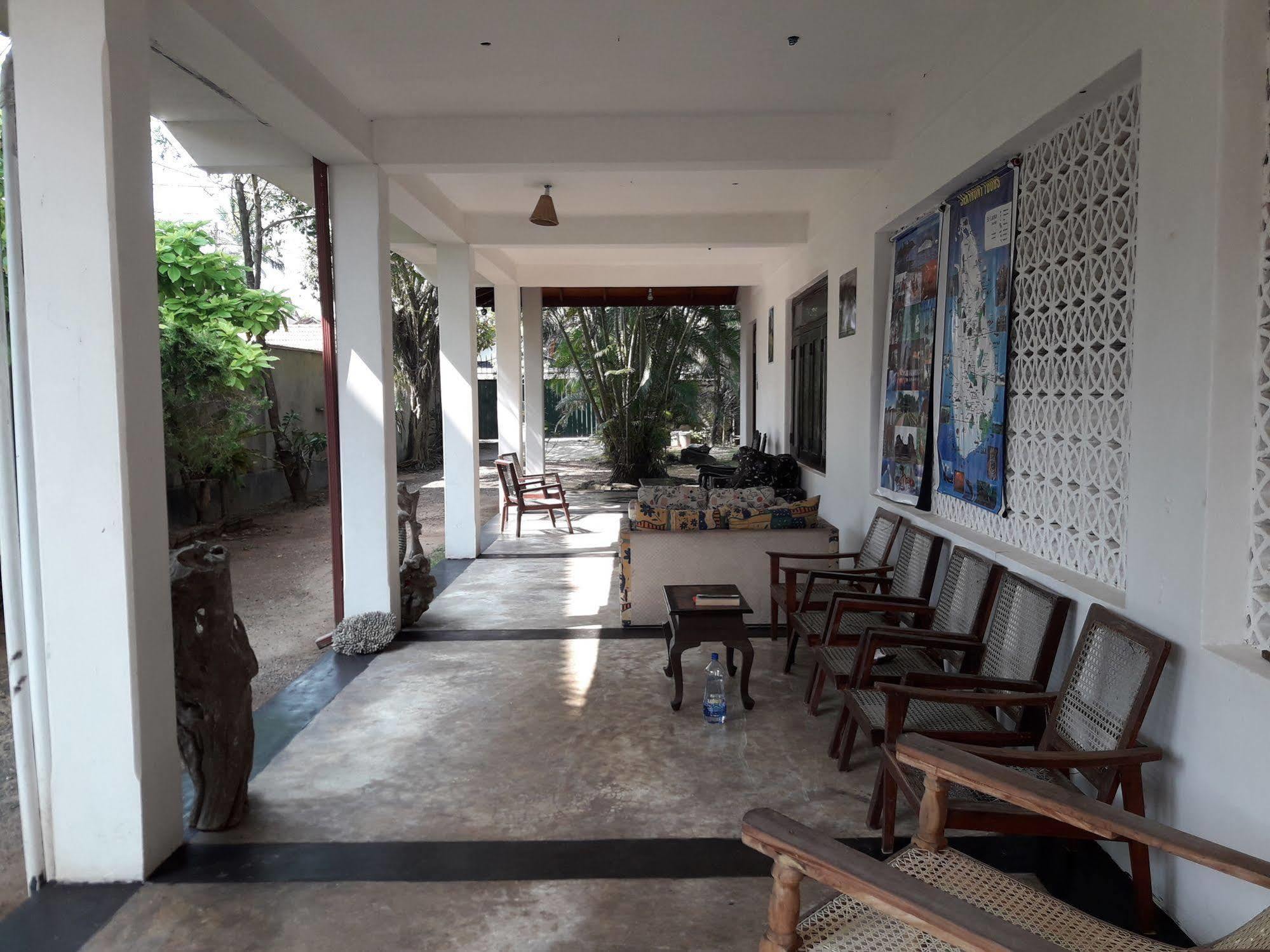 Hotel Sea Front Hikkaduwa Exterior foto