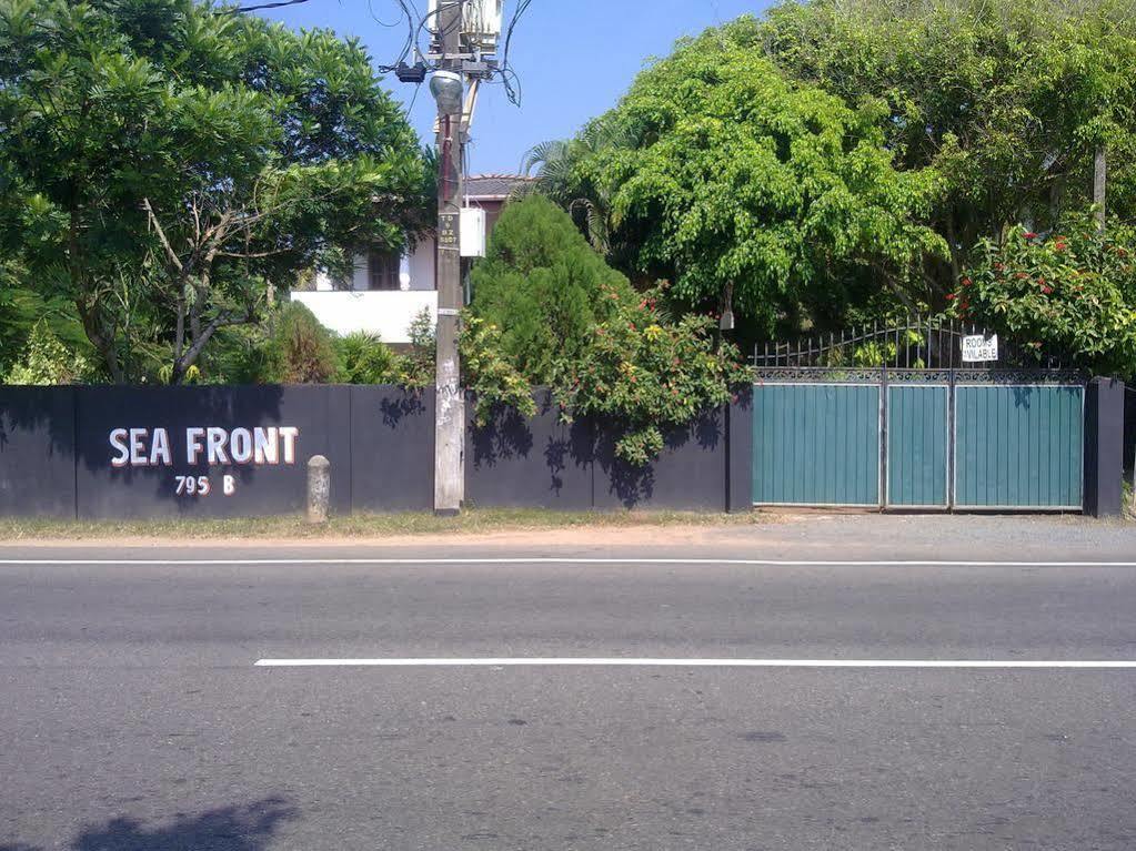 Hotel Sea Front Hikkaduwa Exterior foto