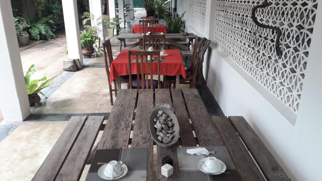 Hotel Sea Front Hikkaduwa Exterior foto