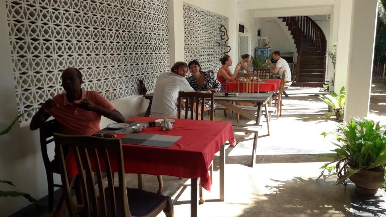Hotel Sea Front Hikkaduwa Exterior foto